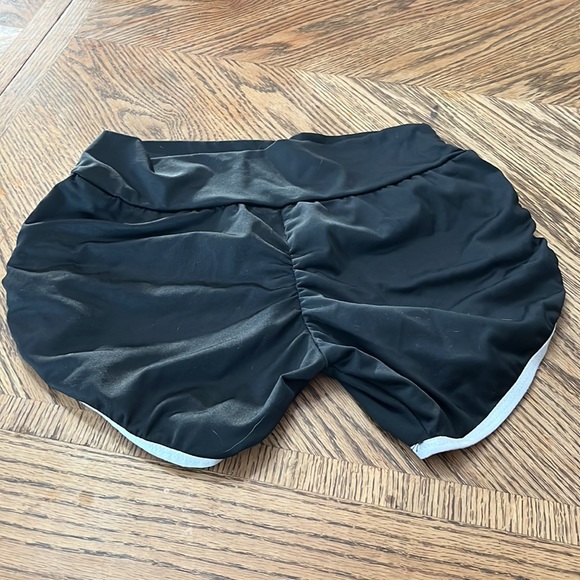 Light shorts - Picture 2 of 2